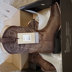 Women's size 10 C wide Ariat Cowboy boots